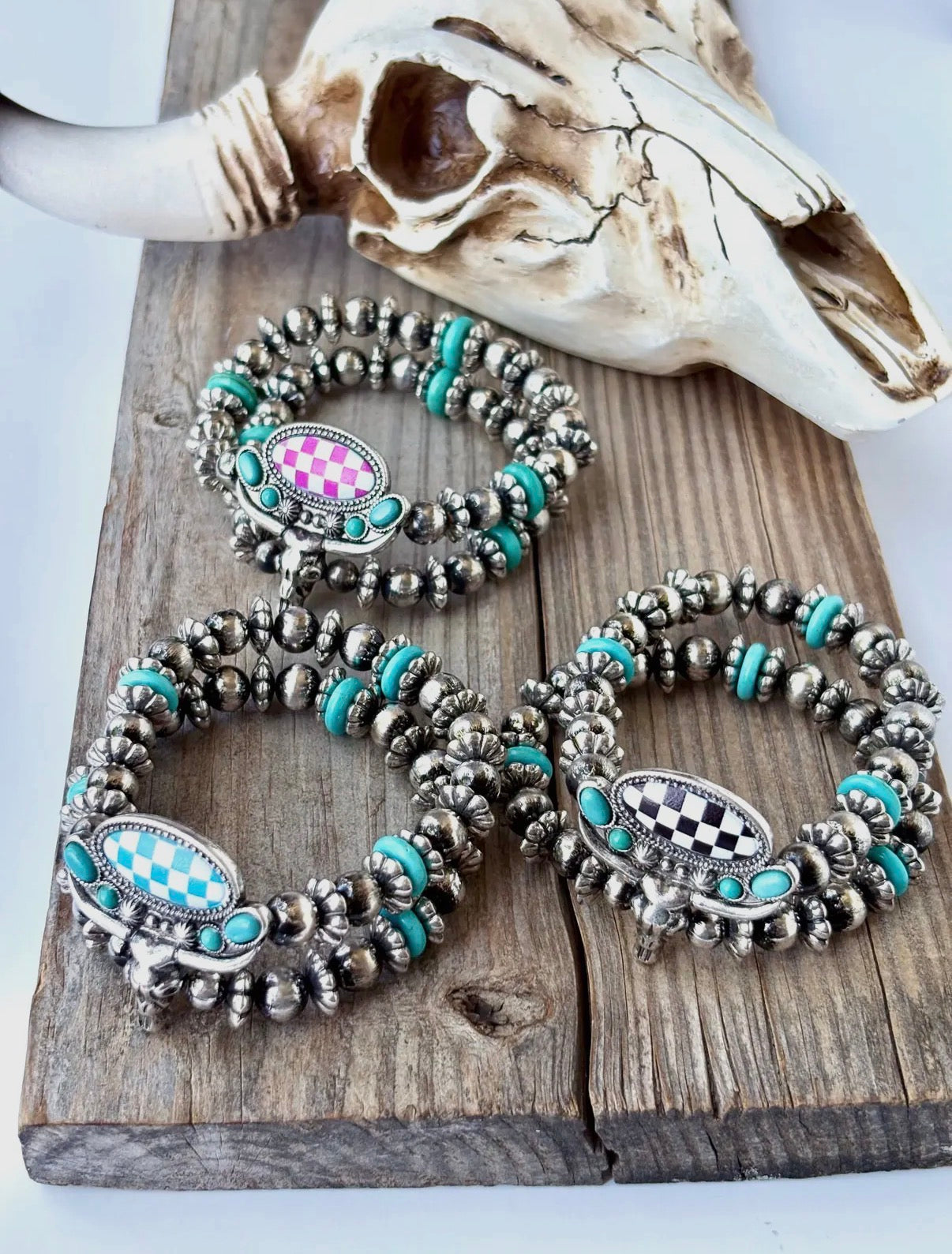 Steerhead checkered board stretch bracelet